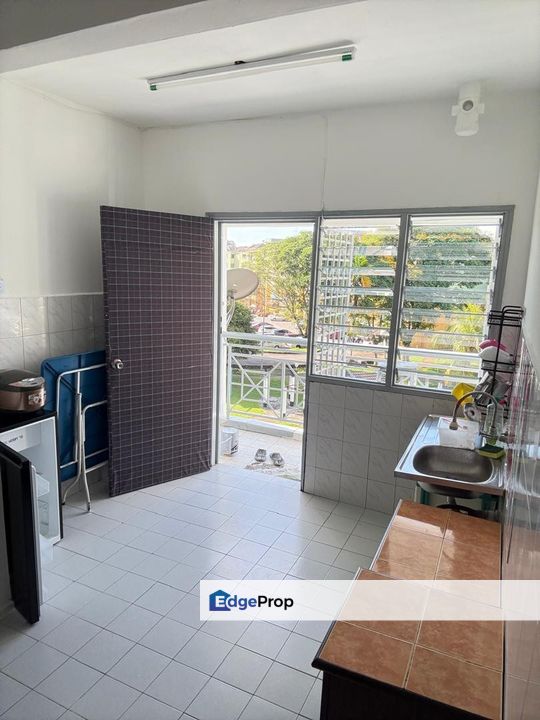 3 bedrooms unit in Pangsapuri Lily & Jasmine for sale, Johor, Tampoi