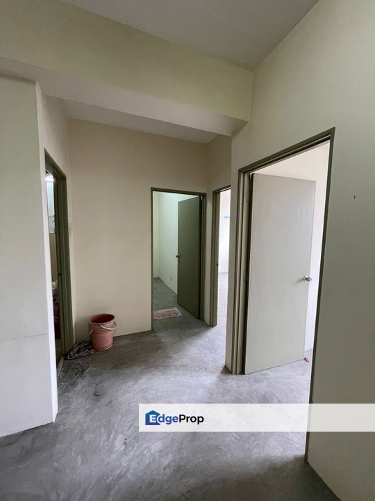 3 bedrooms flat in Taman Seri Orkid for sale , Johor, Johor Bahru