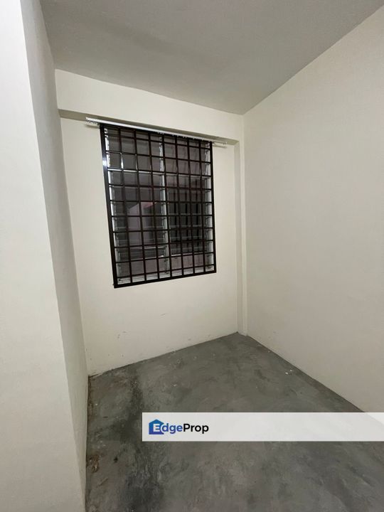 3 bedrooms flat in Taman Seri Orkid for sale , Johor, Johor Bahru