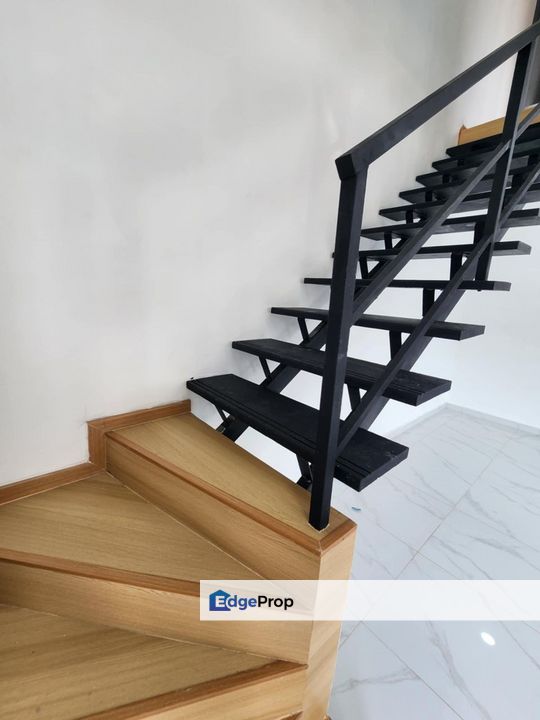 Double storey low medium cost end lot with land in Bandar Baru Seri Alam for sale , Johor, Masai