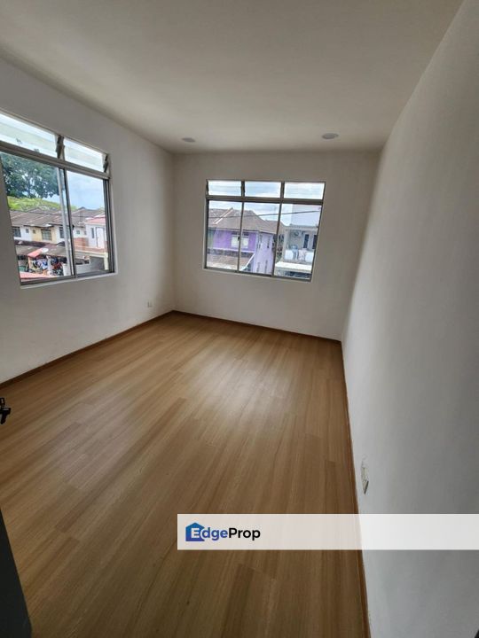 Double storey low medium cost end lot with land in Bandar Baru Seri Alam for sale , Johor, Masai
