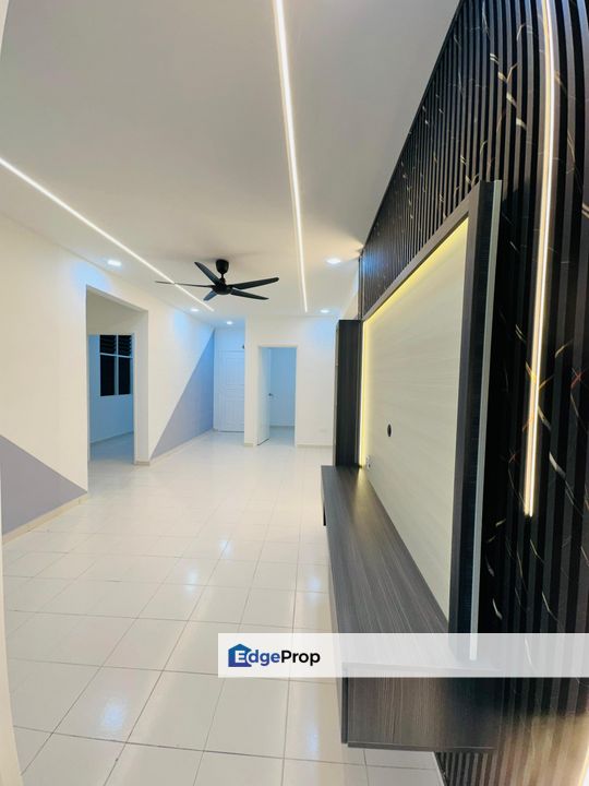 3 + 1 bedrooms unit in Villa Krystal Apartment for sale , Johor, Skudai