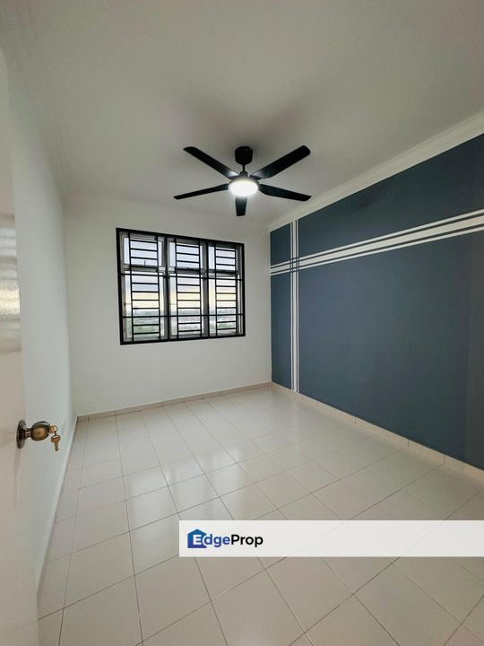 3 + 1 bedrooms unit in Villa Krystal Apartment for sale , Johor, Skudai