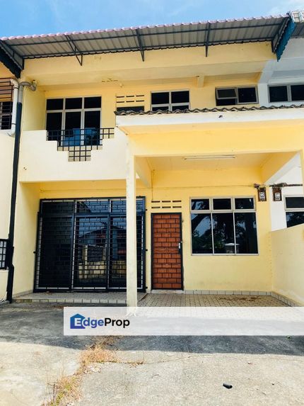 Double storey terrace house in Taman Sri Skudai for sale , Johor, Skudai