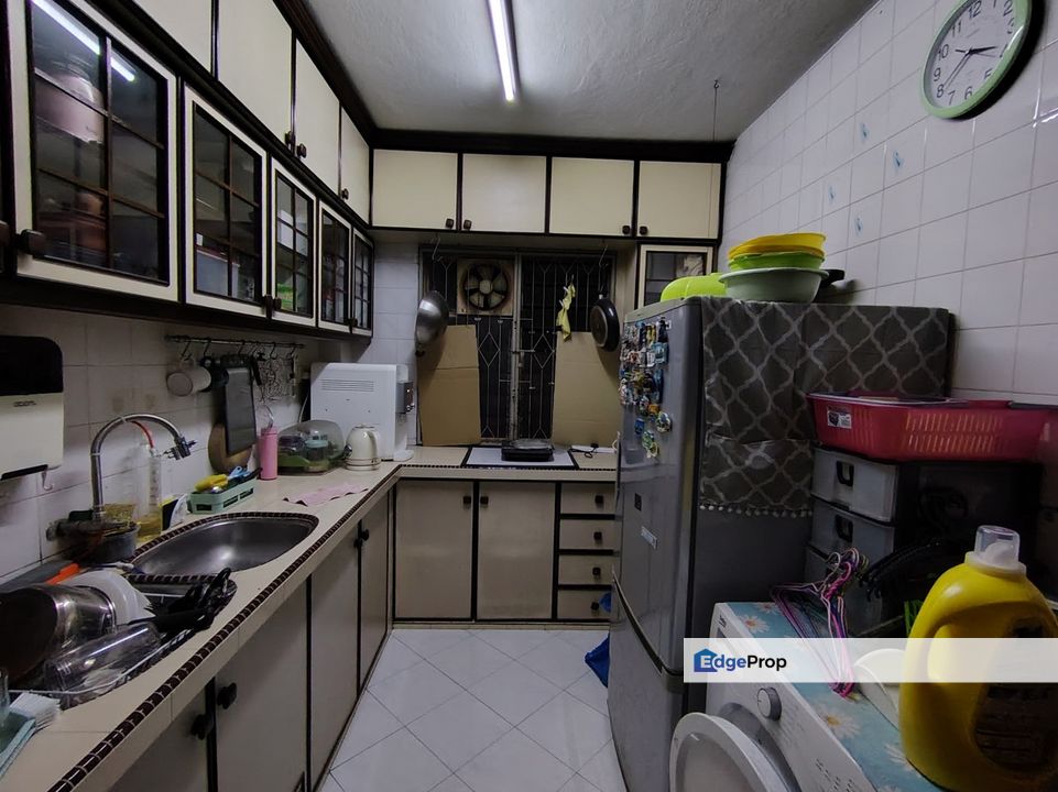 Level 1 flat in Taman Daya for sale , Johor, Johor Bahru