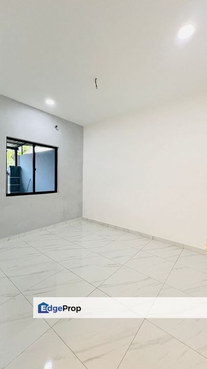 Single storey terrace house in Taman universiti for sale , Johor, Skudai
