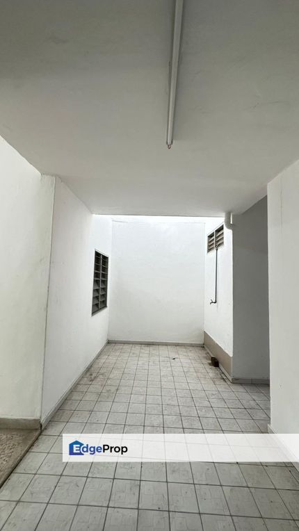 Single storey terrace house in Taman Ungku Tun Aminah for sale , Johor, Skudai