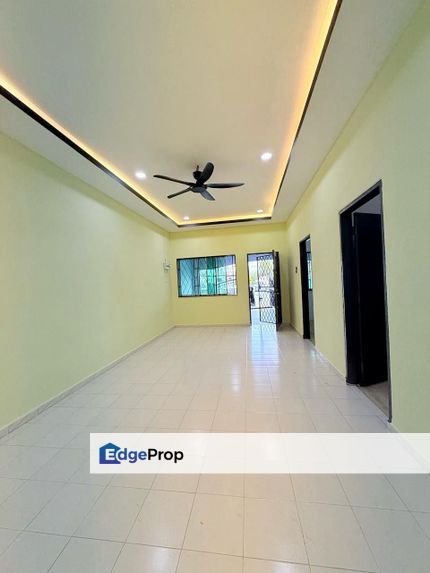 Single storey terrace house in Taman Ungku Tun Aminah for sale , Johor, Skudai