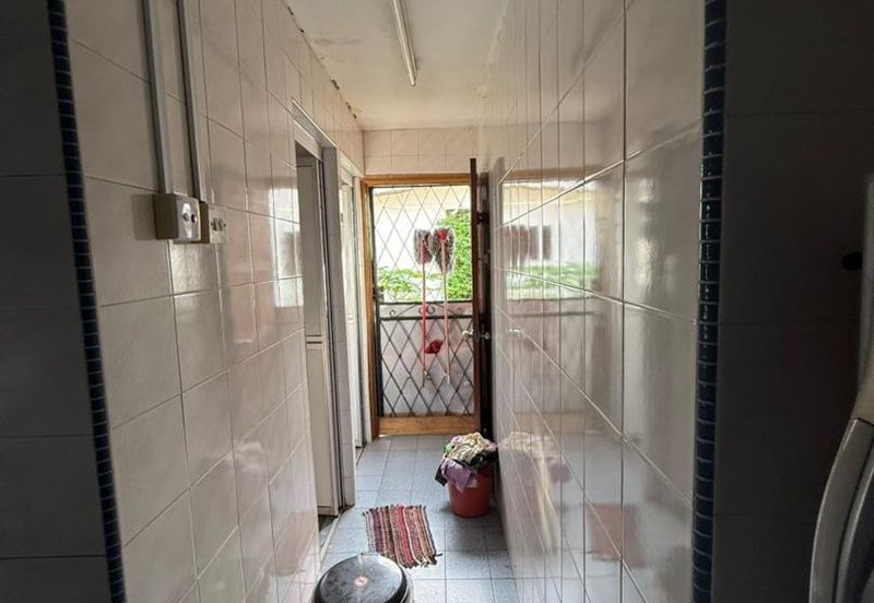 Single storey low cost house in Taman Aman Senai for sale 