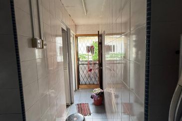 Single storey low cost house in Taman Aman Senai for sale 