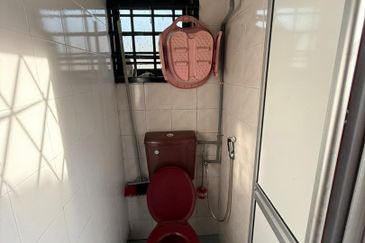 Single storey low cost house in Taman Aman Senai for sale 