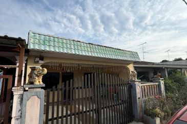 Single storey low cost house in Taman Aman Senai for sale 