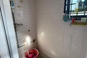 Single storey low cost house in Taman Aman Senai for sale 
