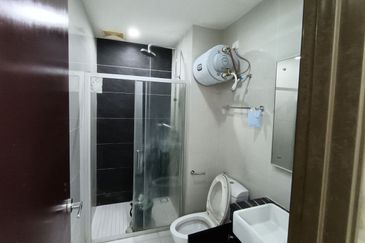 Baypoint @ Country Garden Danga Bay