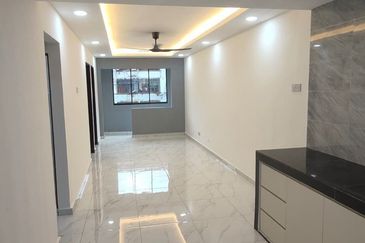 Flat, level 2 in Bandar Seri Alam for sale 