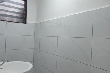 Flat, level 2 in Bandar Seri Alam for sale 