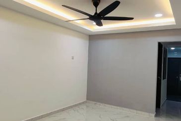 Double storey low cost terrace house in Taman Sri Makmur for sale 