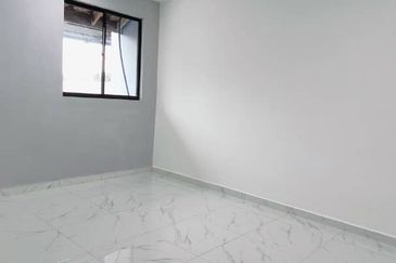 Double storey low cost terrace house in Taman Sri Makmur for sale 