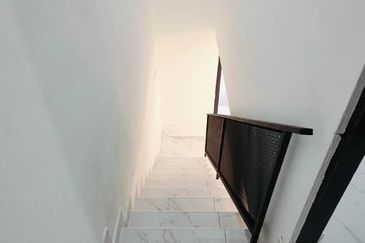 Double storey low cost terrace house in Taman Sri Makmur for sale 