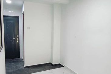 Double storey low cost terrace house in Taman Sri Makmur for sale 