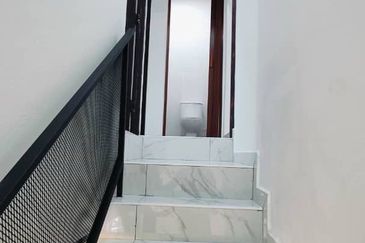 Double storey low cost terrace house in Taman Sri Makmur for sale 