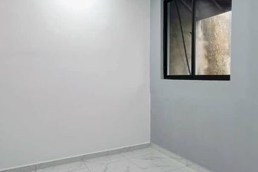 Double storey low cost terrace house in Taman Sri Makmur for sale 