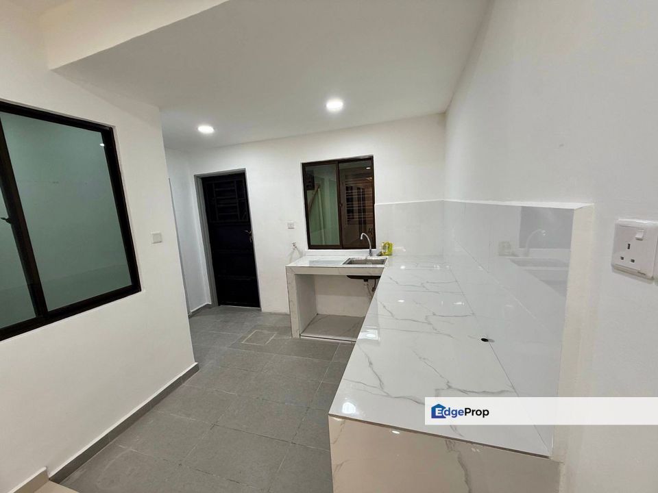 Single storey low cost terrace house in Taman Rinting for sale , Johor, Masai