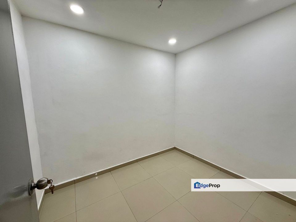 Single storey low cost terrace house in Taman Rinting for sale , Johor, Masai