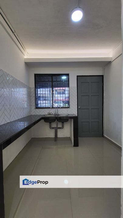Ground floor flat in Bandar selesa Jaya for sale , Johor, Skudai