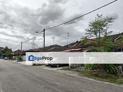 Single storey terrace house in Taman Senai Utama for sale , Johor, Senai