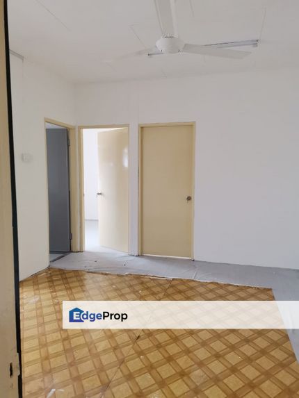 2 bedrooms flat in Bandar selesa Jaya for sale , Johor, Skudai