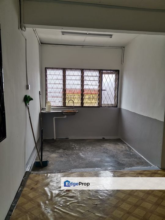 2 bedrooms flat in Bandar selesa Jaya for sale , Johor, Skudai