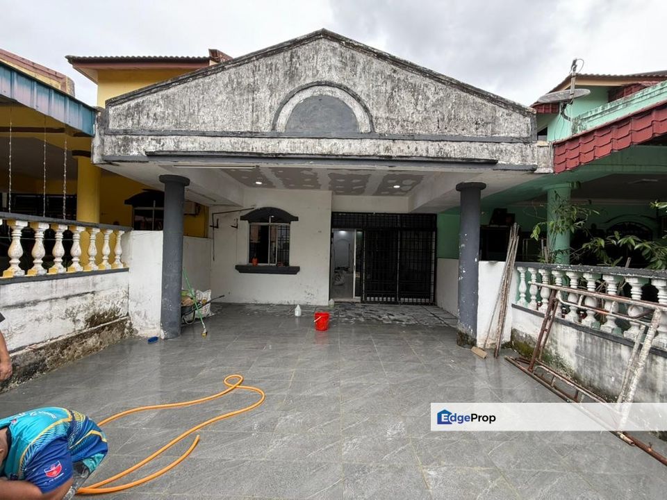 1.5 storey terrace house in Taman Pulai Utama for sale , Johor, Skudai