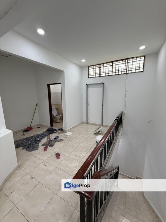 1.5 storey terrace house in Taman Pulai Utama for sale , Johor, Skudai