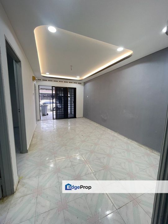 Single storey low cost house in Taman universiti for sale , Johor, Skudai