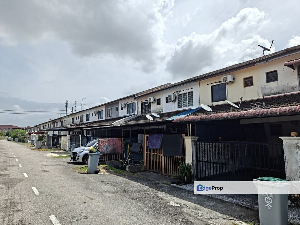 Double storey medium cost house in Taman Cahaya Masai(Jalan Intan) for sale , Johor, Pasir Gudang