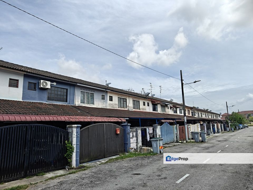 Double storey medium cost house in Taman Cahaya Masai(Jalan Intan) for sale , Johor, Pasir Gudang