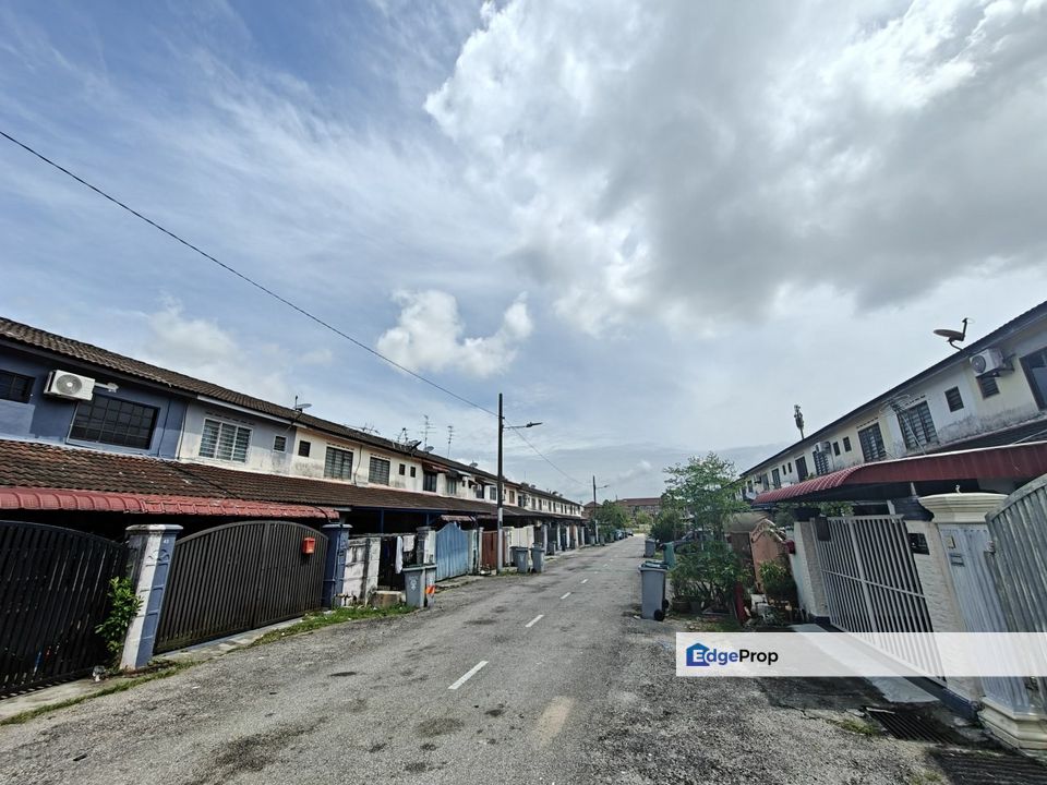 Double storey medium cost house in Taman Cahaya Masai(Jalan Intan) for sale , Johor, Pasir Gudang