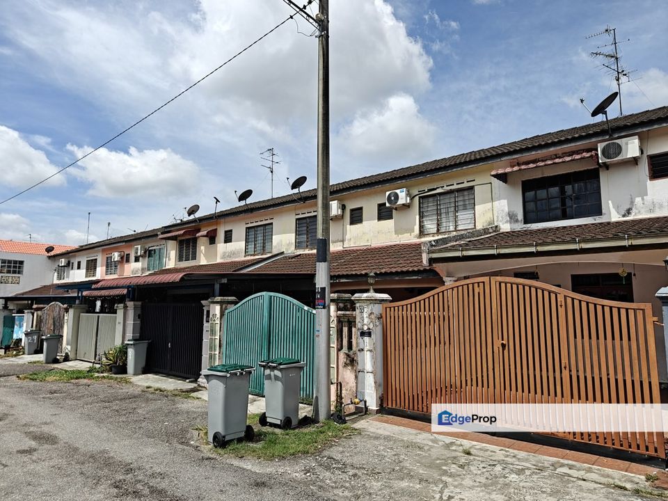 Double storey medium cost house in Taman Cahaya Masai(Jalan Intan) for sale , Johor, Pasir Gudang