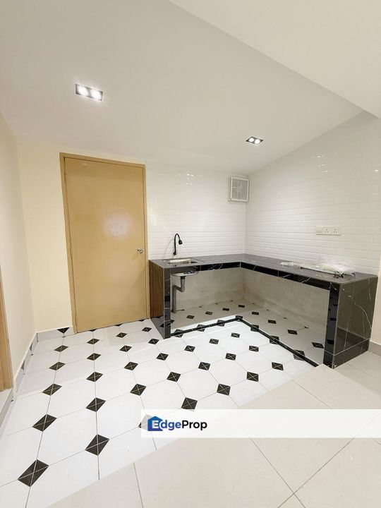 Single storey low cost house in Jalan perwira, Taman ungku tun aminah for sale , Johor, Skudai