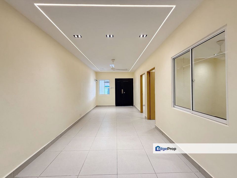 Single storey low cost house in Jalan perwira, Taman ungku tun aminah for sale , Johor, Skudai