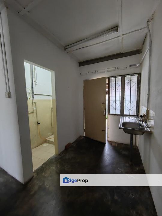 Taman universiti, Jalan Pertanian, single storey low cost house for sale , Johor, Skudai