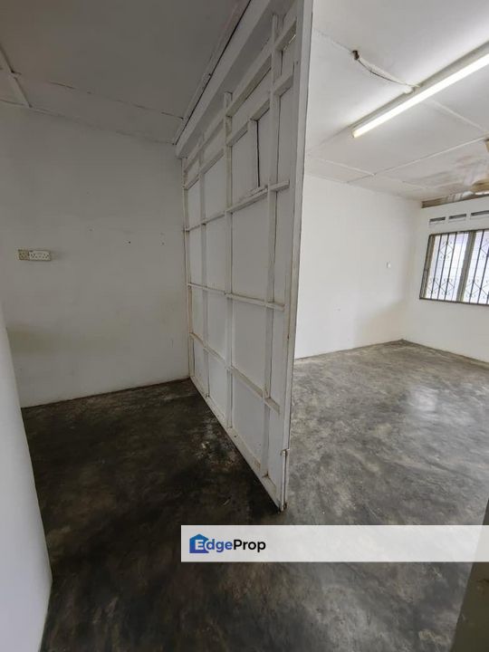 Taman universiti, Jalan Pertanian, single storey low cost house for sale , Johor, Skudai