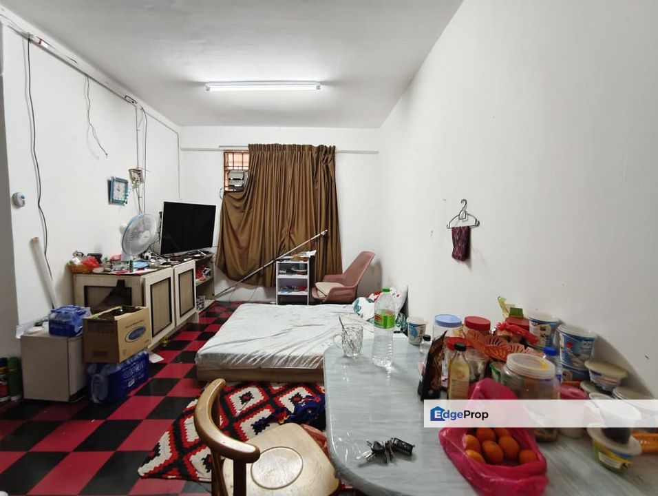 3 bedrooms flat in Taman Pelangi Indah for sale , Johor, Ulu Tiram