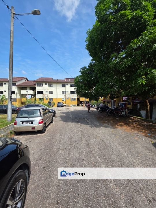 2 bedrooms flat (level 1) in Bandar selesa Jaya for sale , Johor, Skudai