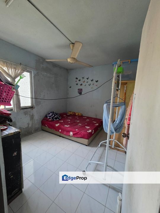 2 bedrooms flat (level 1) in Bandar selesa Jaya for sale , Johor, Skudai