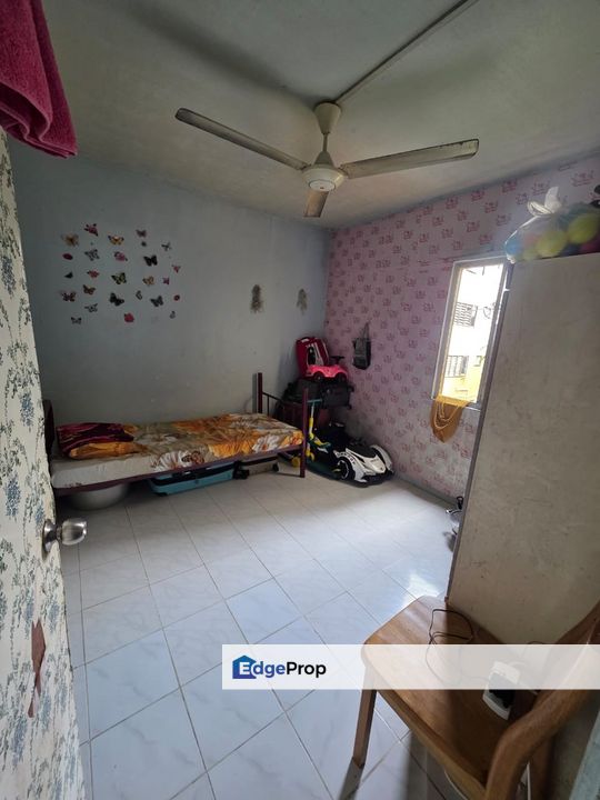 2 bedrooms flat (level 1) in Bandar selesa Jaya for sale , Johor, Skudai
