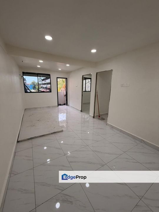 Level 1,low cost flat in Taman Ungku Tun Aminah for sale , Johor, Johor Bahru