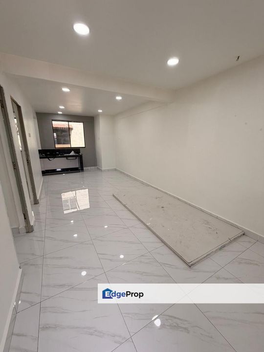 Level 1,low cost flat in Taman Ungku Tun Aminah for sale , Johor, Johor Bahru