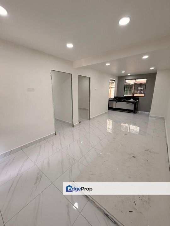 Level 1,low cost flat in Taman Ungku Tun Aminah for sale , Johor, Johor Bahru